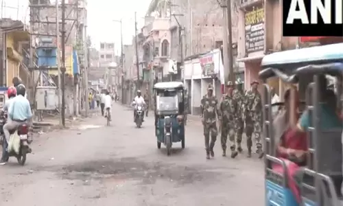 Murshidabad: वक्फ अधिनियम के विरोध में हुई हिंसा के बाद सामान्य स्थिति, बल तैनात Murshidabad: वक्फ अधिनियम के विरोध में हुई हिंसा के बाद सामान्य स्थिति, बल तैनात