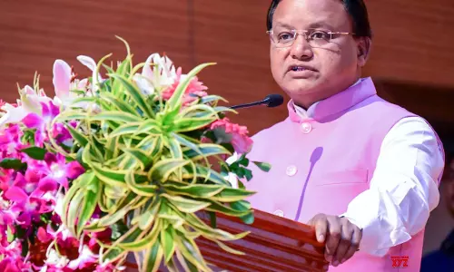CM ने भुवनेश्वर के AG चौराहे पर महापुरुष की प्रतिमा पर पुष्पांजलि अर्पित कर श्रद्धांजलि दी