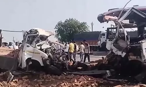 Maharashtra: बुलढाणा में निजी बस और ट्रक की टक्कर में बड़ा हादसा; 20 घायल, 3 की मौत