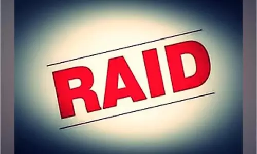 Haryana : लग्जरी अपार्टमेंट में पुलिस की छापेमारी