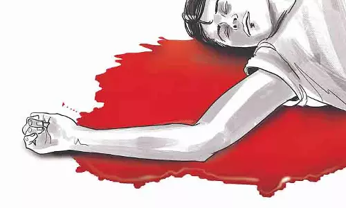 Visakhapatnam में झगड़े के चलते व्यक्ति ने गर्भवती पत्नी की हत्या की Visakhapatnam में झगड़े के चलते व्यक्ति ने गर्भवती पत्नी की हत्या की