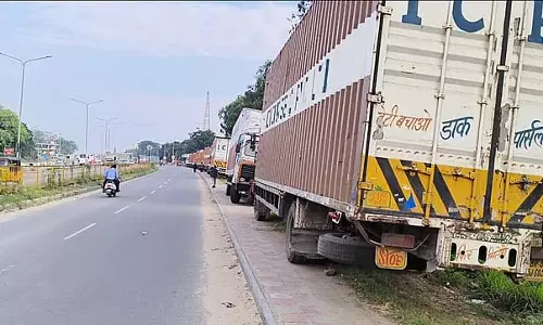 कर्नाटक में ट्रक हड़ताल: सब्जियों और फलों की कीमतों में बढ़ोतरी का खतरा कर्नाटक में ट्रक हड़ताल: सब्जियों और फलों की कीमतों में बढ़ोतरी का खतरा