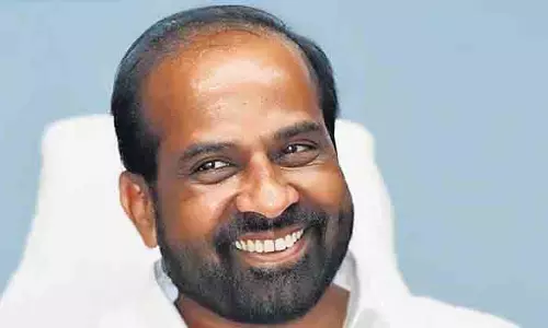 AP के स्वास्थ्य मंत्री ने भ्रष्टाचार के आरोपों पर ड्रग इंस्पेक्टर के खिलाफ जांच के आदेश दिए AP के स्वास्थ्य मंत्री ने भ्रष्टाचार के आरोपों पर ड्रग इंस्पेक्टर के खिलाफ जांच के आदेश दिए