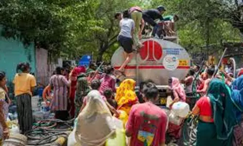Uttarakhand में गर्मी के बीच पानी के लिए जंग जारी Uttarakhand में गर्मी के बीच पानी के लिए जंग जारी