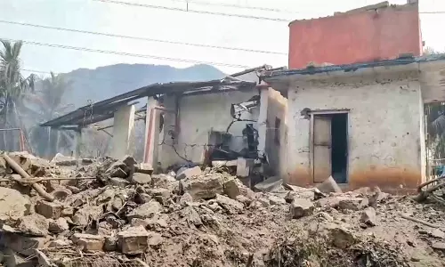 Andhra: कासिमकोटा फायरक्रैकर यूनिट त्रासदी की जांच के लिए विशेष टीम Andhra: कासिमकोटा फायरक्रैकर यूनिट त्रासदी की जांच के लिए विशेष टीम