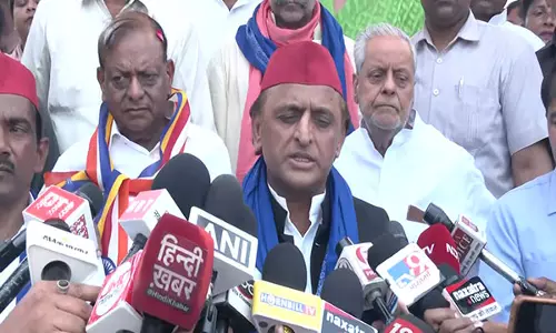 Akhilesh Yadav ने उत्तर प्रदेश सरकार की शून्य गरीबी योजना की आलोचना की Akhilesh Yadav ने उत्तर प्रदेश सरकार की शून्य गरीबी योजना की आलोचना की