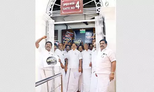 AIADMK ने तमिलनाडु विधानसभा से वॉकआउट किया