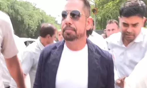 गुरुग्राम भूमि मामले में प्रवर्तन निदेशालय के समक्ष पेश हुए व्यवसायी Robert Vadra ने कहा- राजनीतिक प्रतिशोध गुरुग्राम भूमि मामले में प्रवर्तन निदेशालय के समक्ष पेश हुए व्यवसायी Robert Vadra ने कहा- राजनीतिक प्रतिशोध