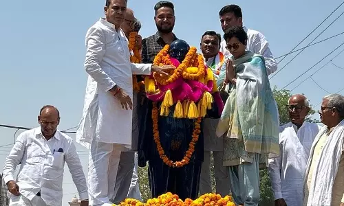 Haryana : सांसद शैलजा ने डॉ. अंबेडकर को श्रद्धांजलि दी, नागरिकों से संविधान की रक्षा करने का आग्रह किया Haryana : सांसद शैलजा ने डॉ. अंबेडकर को श्रद्धांजलि दी, नागरिकों से संविधान की रक्षा करने का आग्रह किया