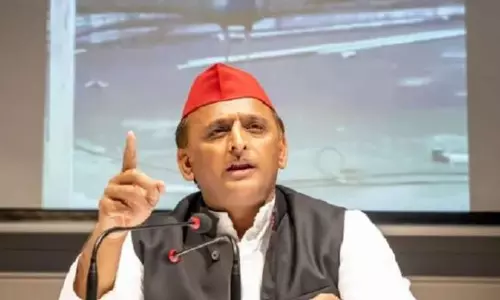 Lucknow: अखिलेश यादव ने जीरो पॉवर्टी योजना पर कसा तंज Lucknow: अखिलेश यादव ने जीरो पॉवर्टी योजना पर कसा तंज