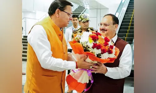 CM Dhami ने देहरादून के जॉली ग्रांट एयरपोर्ट पर केंद्रीय मंत्री जेपी नड्डा का स्वागत किया