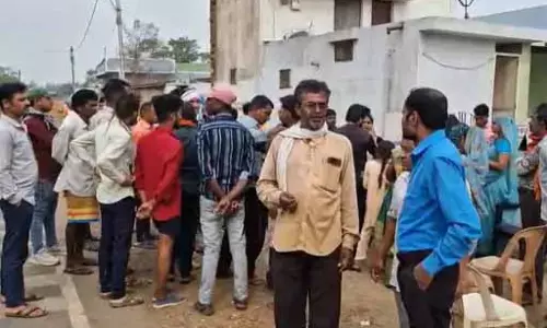 गली में मौत बनकर दौड़ी ट्रैक्टर, 2 की गई जान