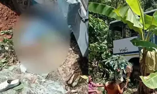 नेरयामंगलम में KSRTC की बस पलटी; बस के नीचे फंसी लड़की की मौत