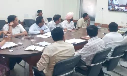 Sri Ganganagar: जिला कलेक्टर ने एसडीएम, डिस्कॉम और जलदाय विभाग के अधिकारियों को दिए निर्देश Sri Ganganagar: जिला कलेक्टर ने एसडीएम, डिस्कॉम और जलदाय विभाग के अधिकारियों को दिए निर्देश
