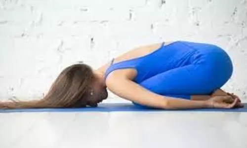 Yoga: दिनभर मन को शांत रखने के लिए सुबह खाली पेट 10 मिनट करें ये योग Yoga: दिनभर मन को शांत रखने के लिए सुबह खाली पेट 10 मिनट करें ये योग