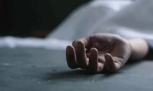 शरीर में दो गोलियां; अज्ञात महिला मृत पाई गई शरीर में दो गोलियां; अज्ञात महिला मृत पाई गई