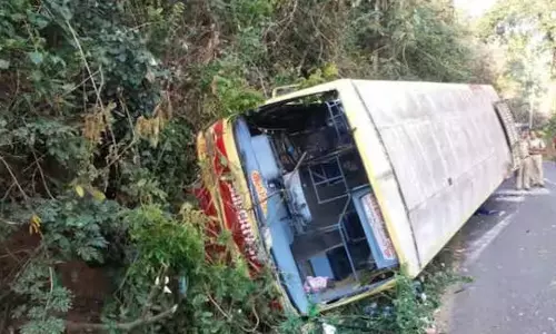 नेरियामंगलम में KSRTC की बस पलटी, 14 वर्षीय किशोर की मौत
