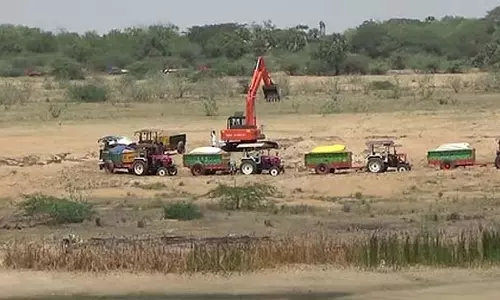 खनन के कारण संदूर के निवासियों को कठिनाई का सामना करना पड़ रहा