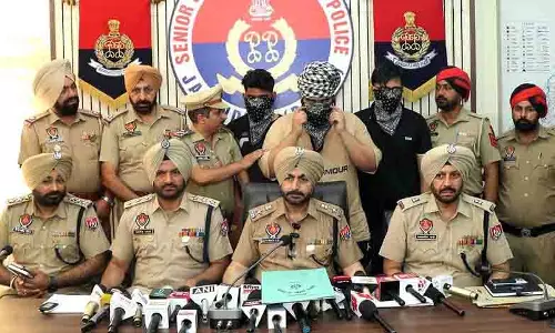 Nakodar में खालिस्तानी पोस्टर लगाने के आरोप में गुरपतवंत पन्नून समेत 5 एजेंटों पर मामला दर्ज Nakodar में खालिस्तानी पोस्टर लगाने के आरोप में गुरपतवंत पन्नून समेत 5 एजेंटों पर मामला दर्ज