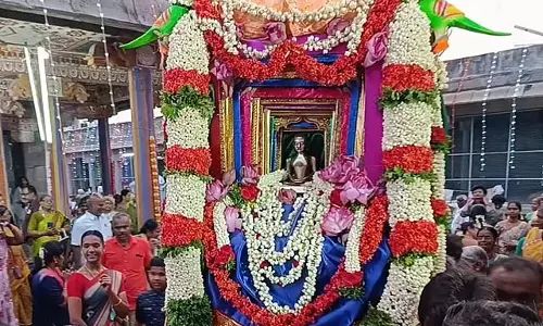 श्री महावीर जयंती समारोह के अवसर पर भगवान की मूर्ति को पूंडर में स्थापित किया