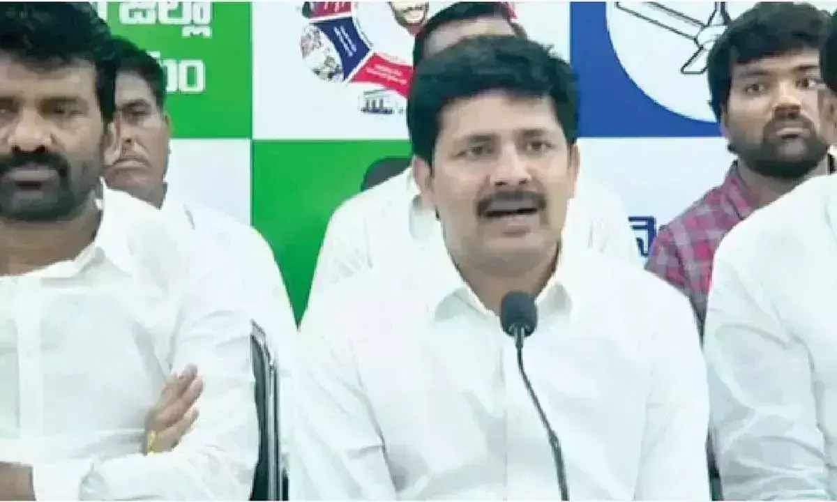 Andhra में ‘रेड बुक’ संविधान लागू किया जा रहा है: सांसद Andhra में ‘रेड बुक’ संविधान लागू किया जा रहा है: सांसद
