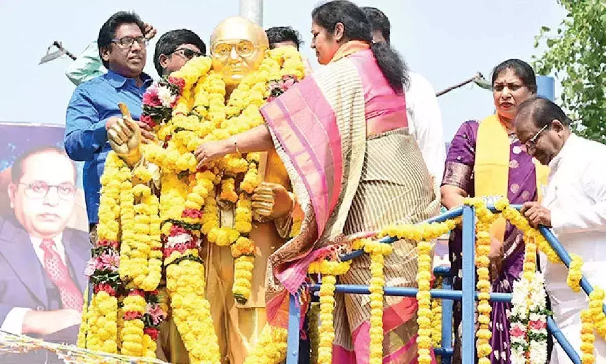 Andhra: बाबा अंबेडकर वर्तमान और भावी पीढ़ियों के लिए मार्गदर्शक हैं Andhra: बाबा अंबेडकर वर्तमान और भावी पीढ़ियों के लिए मार्गदर्शक हैं
