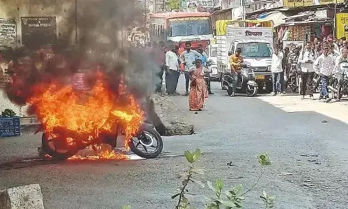 भीड़भाड़ वाले उम्ब्राज बाजार में बाइक में आग लग गई, वाहन जलकर राख हो गया भीड़भाड़ वाले उम्ब्राज बाजार में बाइक में आग लग गई, वाहन जलकर राख हो गया