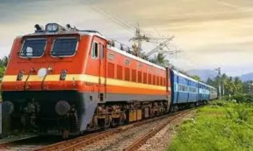 Kerala : छुट्टियों के दौरान भीड़ कम करने के लिए एर्नाकुलम से निजामुद्दीन तक विशेष ट्रेन बुकिंग शुरू Kerala : छुट्टियों के दौरान भीड़ कम करने के लिए एर्नाकुलम से निजामुद्दीन तक विशेष ट्रेन बुकिंग शुरू
