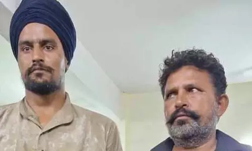 टाटीबंध सुलभ शौचालय के पीछे हो रही थी हेरोइन की सप्लाई, दो तस्कर गिरफ्तार टाटीबंध सुलभ शौचालय के पीछे हो रही थी हेरोइन की सप्लाई, दो तस्कर गिरफ्तार