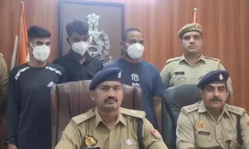 रंगदारी मांगने वाले गिरोह का भंडाफोड़, तीन गिरफ्तार, हथियार बरामद रंगदारी मांगने वाले गिरोह का भंडाफोड़, तीन गिरफ्तार, हथियार बरामद