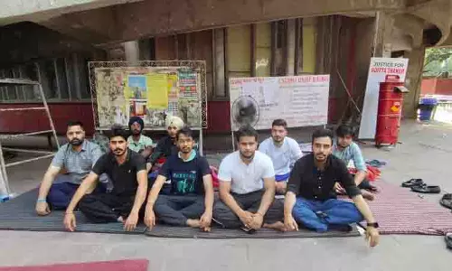 PU के विरोध प्रदर्शन में और अधिक छात्र शामिल PU के विरोध प्रदर्शन में और अधिक छात्र शामिल