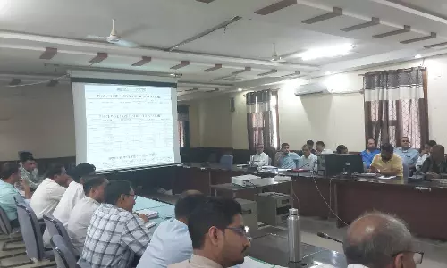 Pratapgarh: जिला कलेक्टर ने ली साप्ताहिक समीक्षा बैठक Pratapgarh: जिला कलेक्टर ने ली साप्ताहिक समीक्षा बैठक