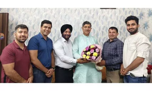 Jammu: बार एसोसिएशन की टीम ने सांसद से मुलाकात की Jammu: बार एसोसिएशन की टीम ने सांसद से मुलाकात की