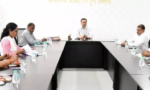 संभाग आयुक्त राठौर ने संभाग स्तरीय समय-सीमा प्रकरणों की समीक्षा की संभाग आयुक्त राठौर ने संभाग स्तरीय समय-सीमा प्रकरणों की समीक्षा की