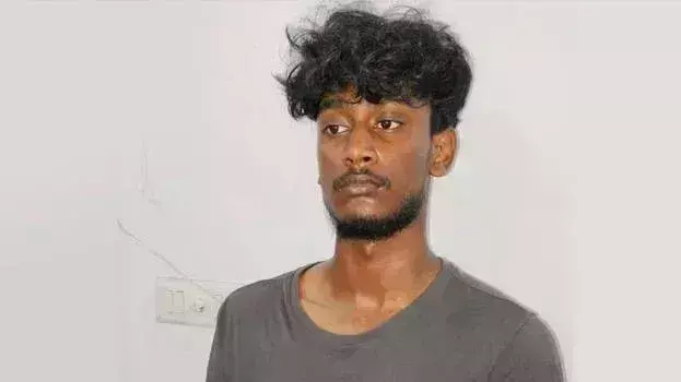 Kerala: 19 वर्षीय युवक ने हेलमेट से पुलिस अधिकारियों पर हमला कर उन्हें घायल कर दिया Kerala: 19 वर्षीय युवक ने हेलमेट से पुलिस अधिकारियों पर हमला कर उन्हें घायल कर दिया