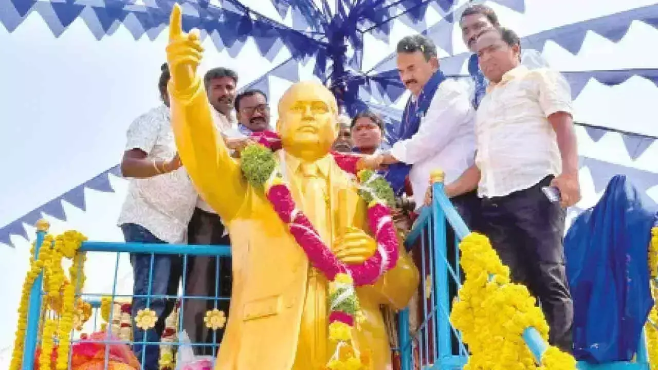 Minister जुपल्ली ने पुस्तकालय और खेल अवसंरचना विकास का संकल्प लिया