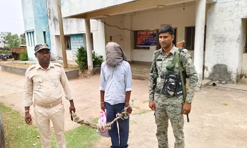 Giridih में अपहरण-हत्या के आरोपी टेको मांझी को पुलिस ने दबोचा Giridih में अपहरण-हत्या के आरोपी टेको मांझी को पुलिस ने दबोचा