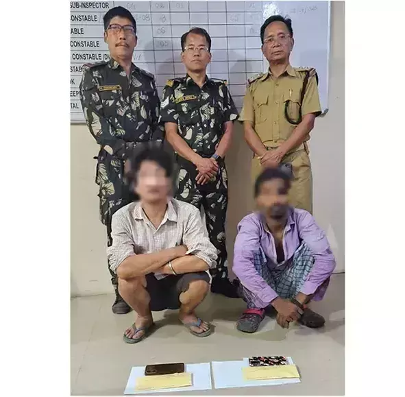 Arunachal: नशीले पदार्थ बेचने वाले गिरफ्तार, प्रतिबंधित सामग्री जब्त Arunachal: नशीले पदार्थ बेचने वाले गिरफ्तार, प्रतिबंधित सामग्री जब्त