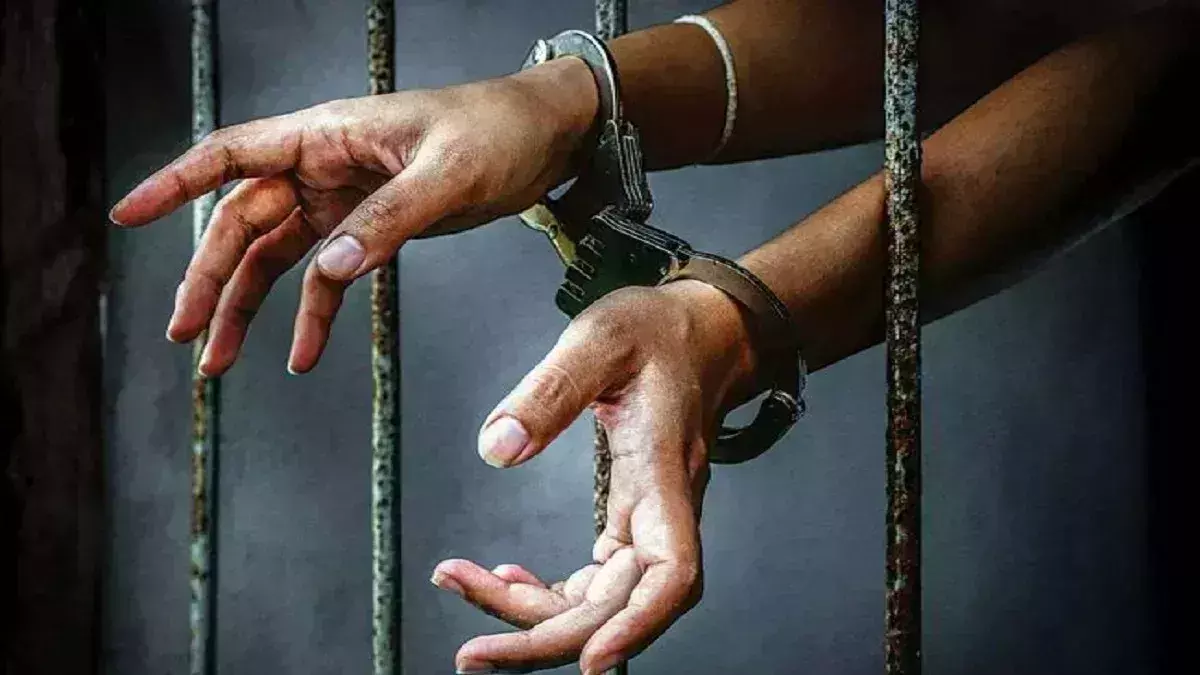 Chatra: दुष्कर्म के आरोप में युवक गिरफ्तार, भेजा गया जेल