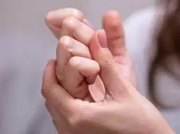 Yoga Tips: लैपटॉप पर काम करने से कलाइयों में होता है दर्द, तो करें ये योगासन Yoga Tips: लैपटॉप पर काम करने से कलाइयों में होता है दर्द, तो करें ये योगासन