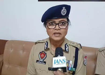अमृतसर की सेंट्रल जेल में मिले 75 मोबाइल फोन अमृतसर की सेंट्रल जेल में मिले 75 मोबाइल फोन