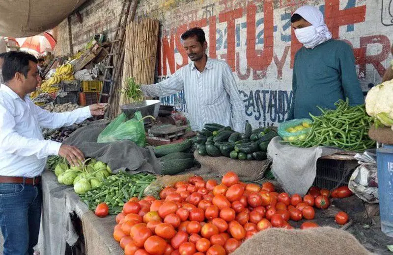 मार्च में खुदरा मुद्रास्फीति घटकर 6 साल के न्यूनतम 3.34% पर मार्च में खुदरा मुद्रास्फीति घटकर 6 साल के न्यूनतम 3.34% पर