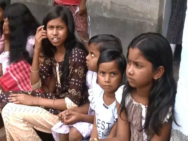 मुर्शिदाबाद हिंसा: परिवार झारखंड की ओर पलायन कर रहे हैं, Malda में राहत शिविर स्थापित किए गए मुर्शिदाबाद हिंसा: परिवार झारखंड की ओर पलायन कर रहे हैं, Malda में राहत शिविर स्थापित किए गए