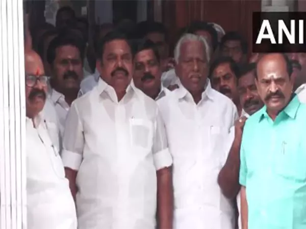 तमिलनाडु विधानसभा से AIADMK ने किया वॉकआउट, आवाज दबाने का आरोप तमिलनाडु विधानसभा से AIADMK ने किया वॉकआउट, आवाज दबाने का आरोप