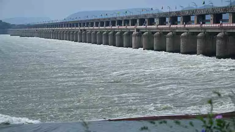 AP: कृष्णा नदी से आज छोड़ा जाएगा पानी, 266 टैंक भरेंगे AP: कृष्णा नदी से आज छोड़ा जाएगा पानी, 266 टैंक भरेंगे