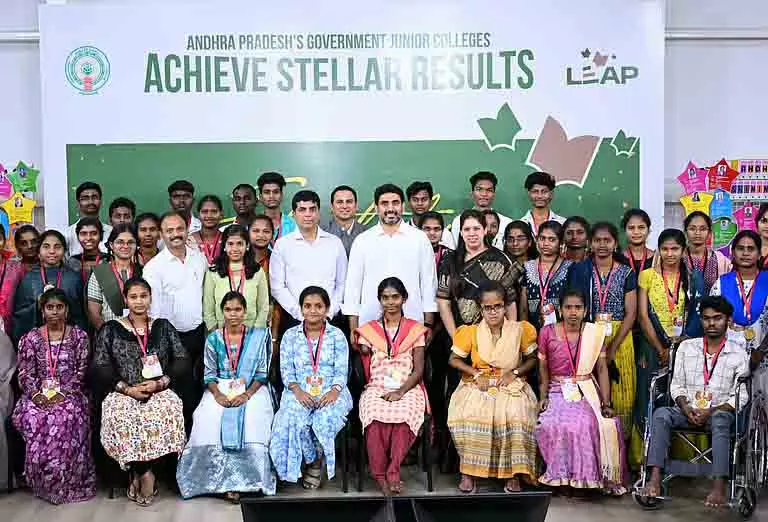 Andhra के मंत्री लोकेश 52 सरकारी कॉलेज इंटर टॉपरों को सम्मानित करेंगे Andhra के मंत्री लोकेश 52 सरकारी कॉलेज इंटर टॉपरों को सम्मानित करेंगे