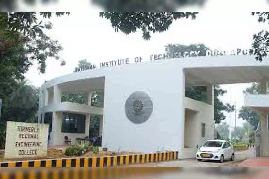 Durgapur: लैब में विस्फोट से प्रोफेसर और एक छात्र झुलसे राष्ट्रीय प्रौद्योगिकी संस्थान Durgapur: लैब में विस्फोट से प्रोफेसर और एक छात्र झुलसे राष्ट्रीय प्रौद्योगिकी संस्थान