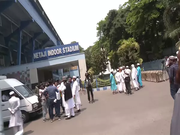 वक्फ संशोधन अधिनियम के खिलाफ बढ़ते विरोध के बीच CM Banerjee मुस्लिम मौलवियों के साथ बैठक करेंगी वक्फ संशोधन अधिनियम के खिलाफ बढ़ते विरोध के बीच CM Banerjee मुस्लिम मौलवियों के साथ बैठक करेंगी