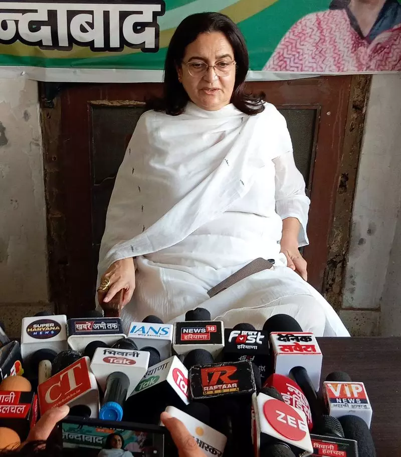 Haryana : हिसार हवाई अड्डा राज्य के नागरिक विमानन क्षेत्र में मील का पत्थर सांसद किरण Haryana : हिसार हवाई अड्डा राज्य के नागरिक विमानन क्षेत्र में मील का पत्थर सांसद किरण