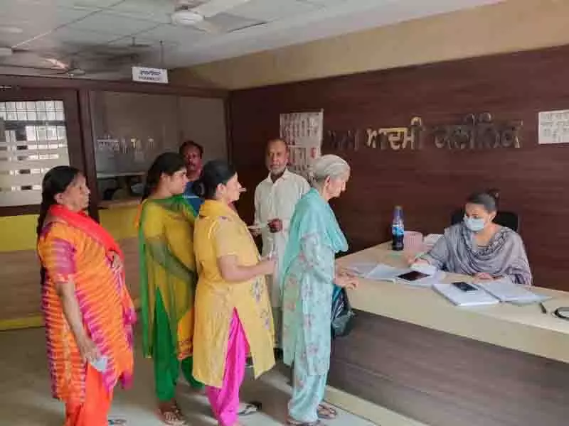 Punjab: दीवार वाले शहर को और अधिक सरकारी स्वास्थ्य सुविधाओं की आवश्यकता Punjab: दीवार वाले शहर को और अधिक सरकारी स्वास्थ्य सुविधाओं की आवश्यकता